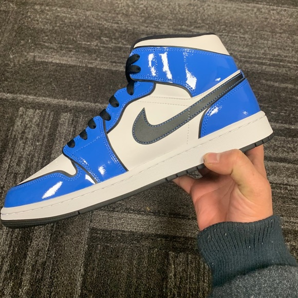 Air Jordan 1 Mid SE Signal Blue - Picture 3 of 7